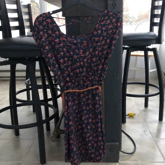 Body Central Flowered Dress. Body Central Brand. - Picture 2 of 4